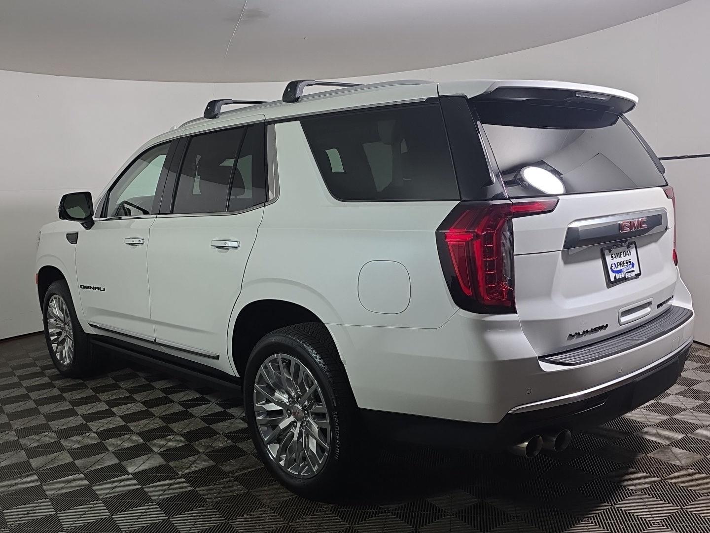 Used 2024 White Frost Tricoat GMC Denali image 12