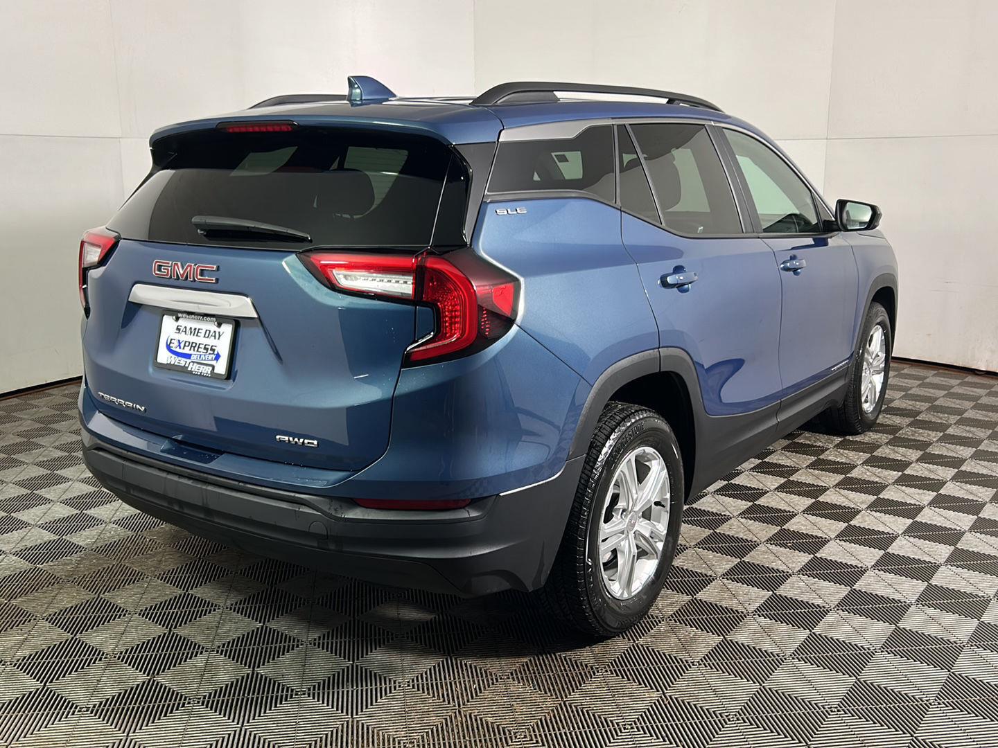 Used 2024 Downpour Metallic GMC SLE image 6