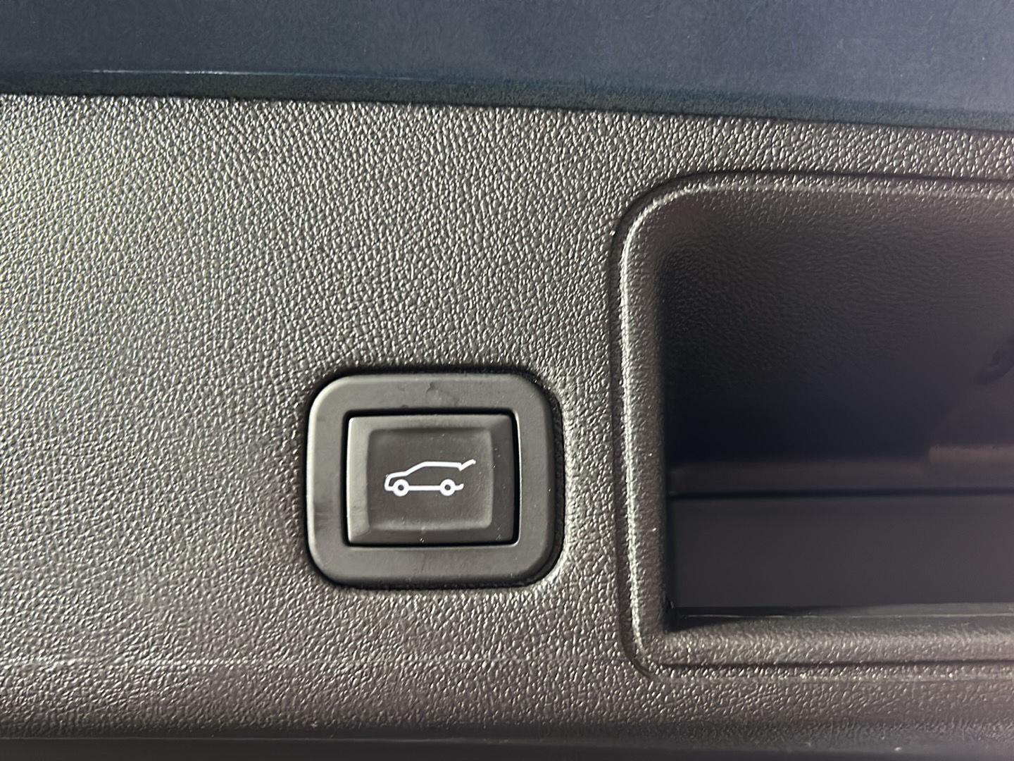 Used 2024 Downpour Metallic GMC SLE image 9