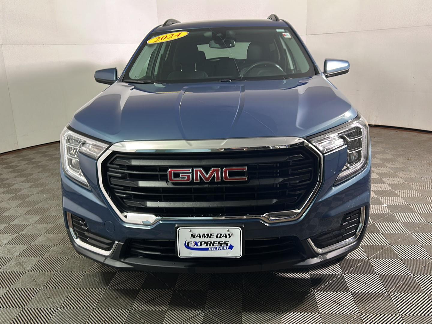 Used 2024 Downpour Metallic GMC SLE image 12