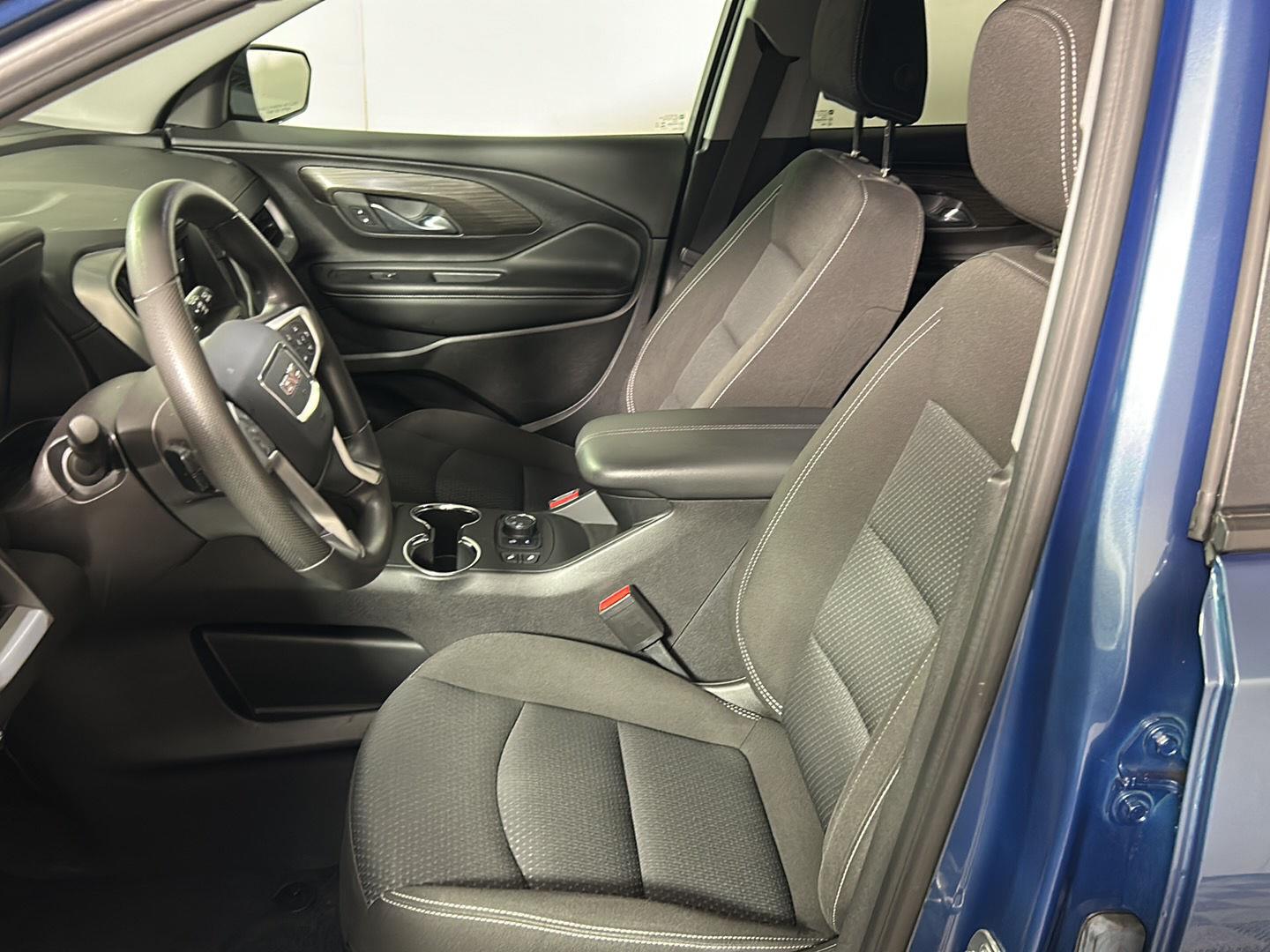 Used 2024 Downpour Metallic GMC SLE image 14