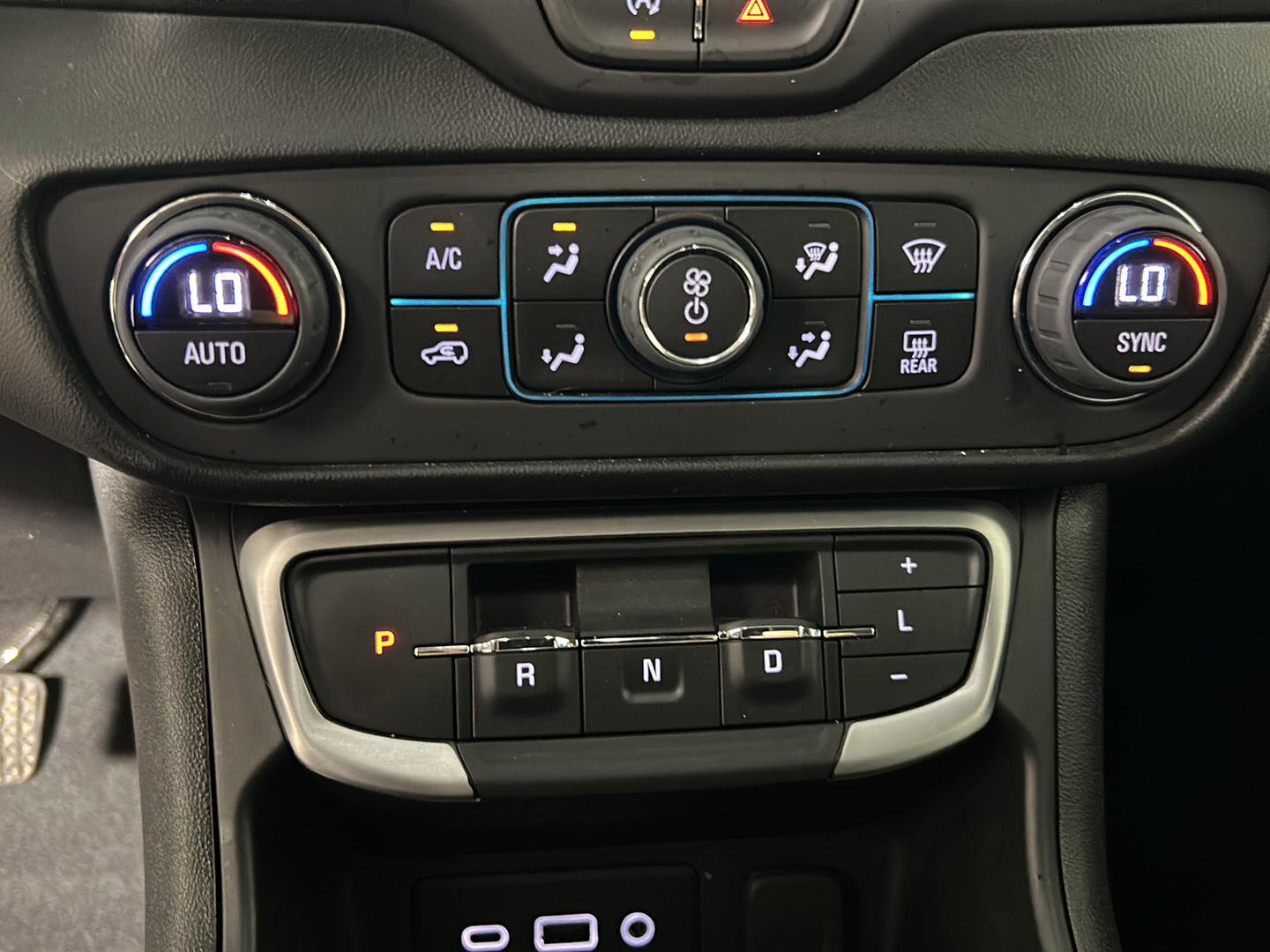 Used 2024 Downpour Metallic GMC SLE image 20