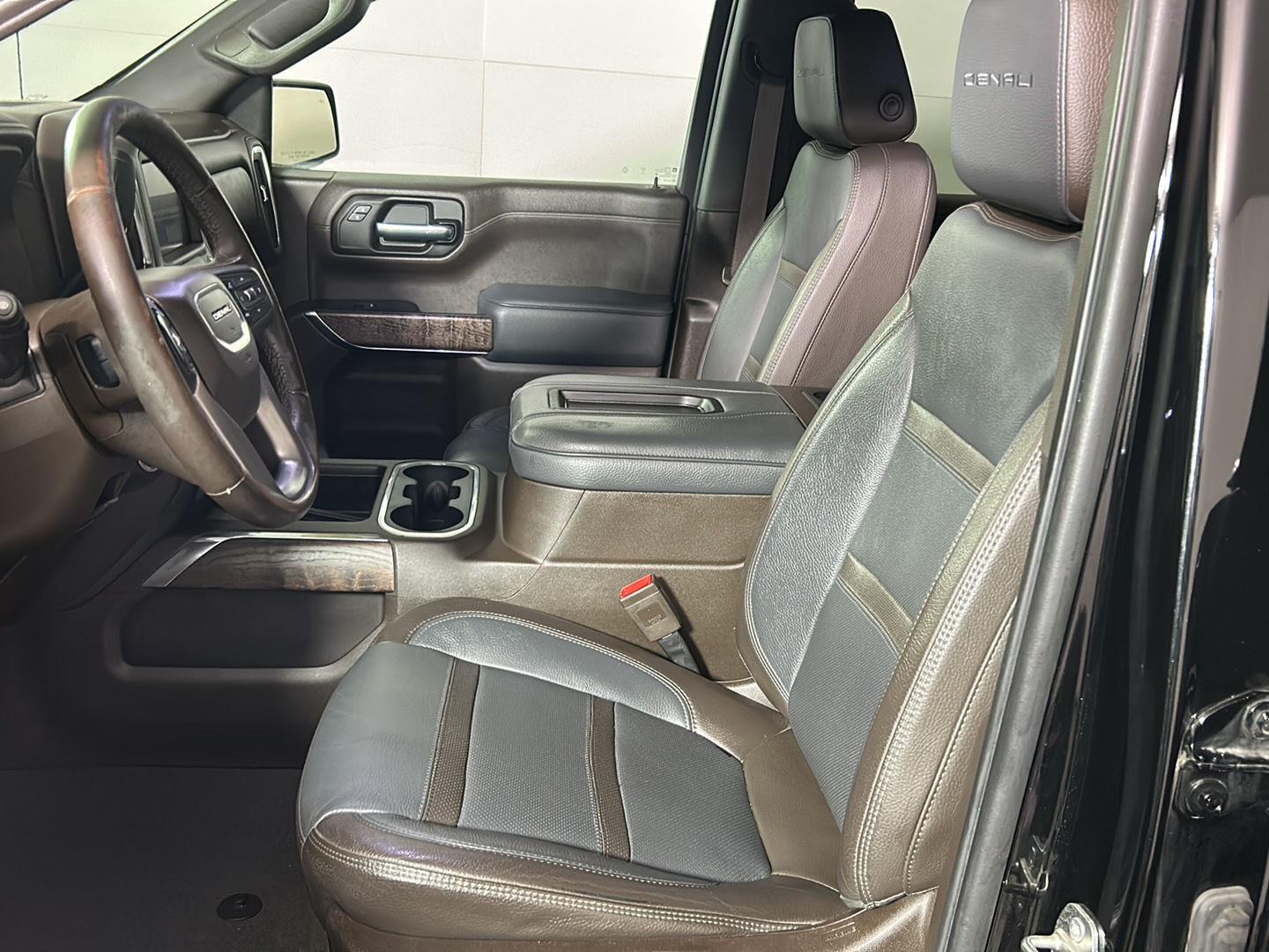 Used 2022 Onyx Black GMC Denali image 15