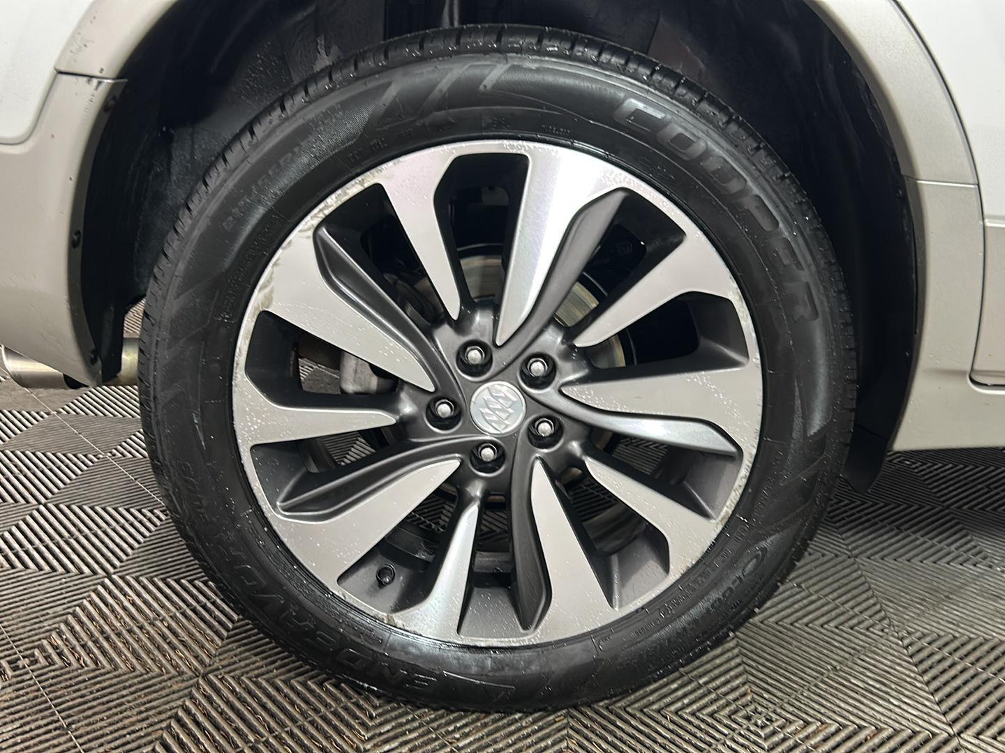 Used 2018 White Frost Tricoat Buick Essence image 2