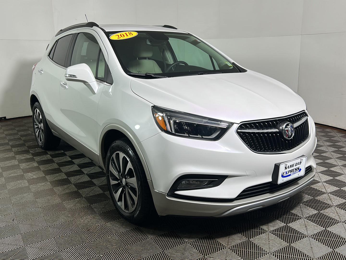 Used 2018 White Frost Tricoat Buick Essence image 4