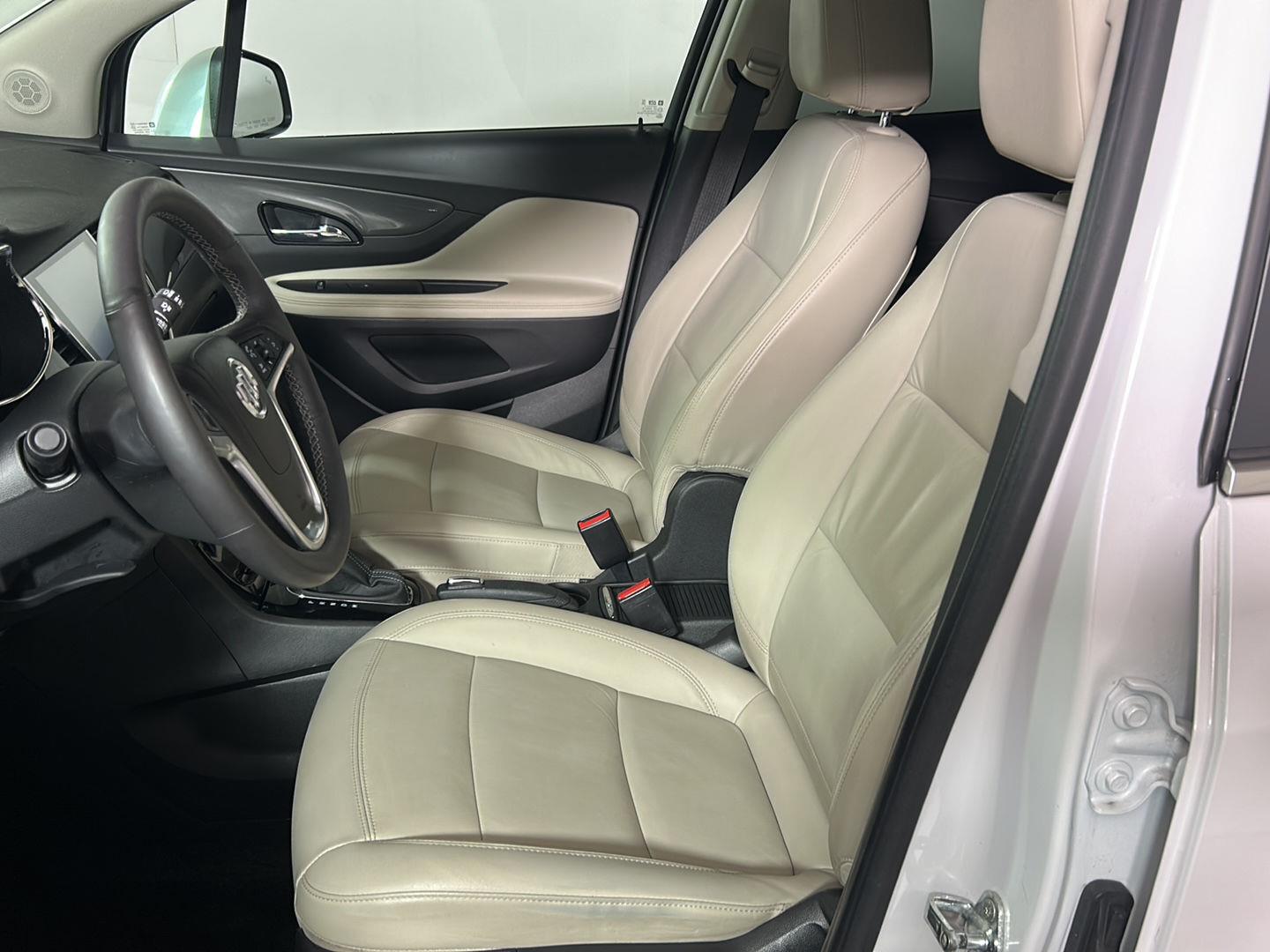 Used 2018 White Frost Tricoat Buick Essence image 13