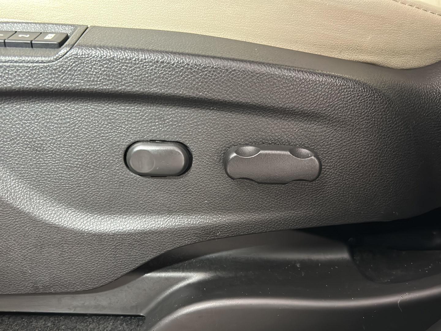 Used 2018 White Frost Tricoat Buick Essence image 14