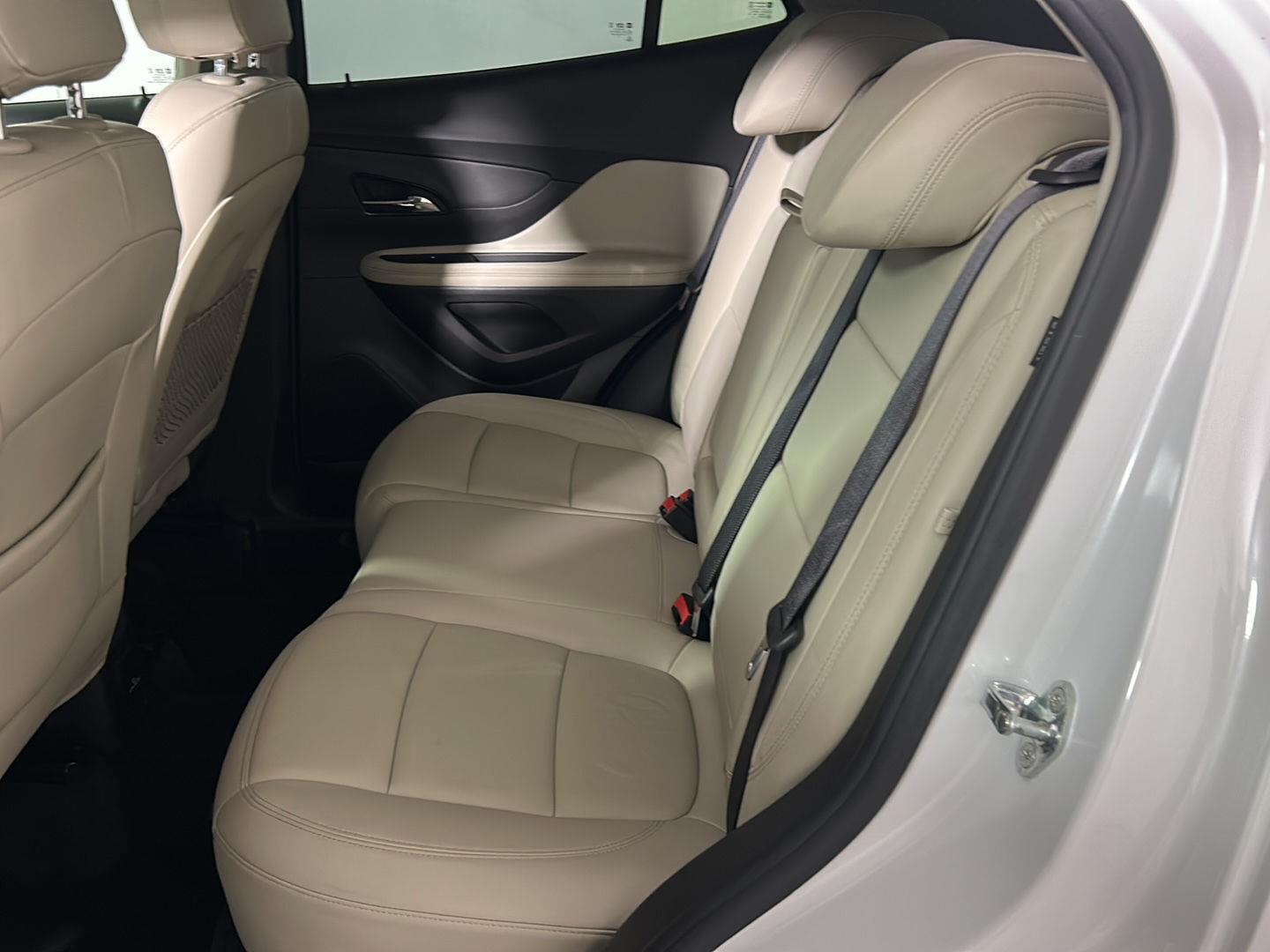 Used 2018 White Frost Tricoat Buick Essence image 16