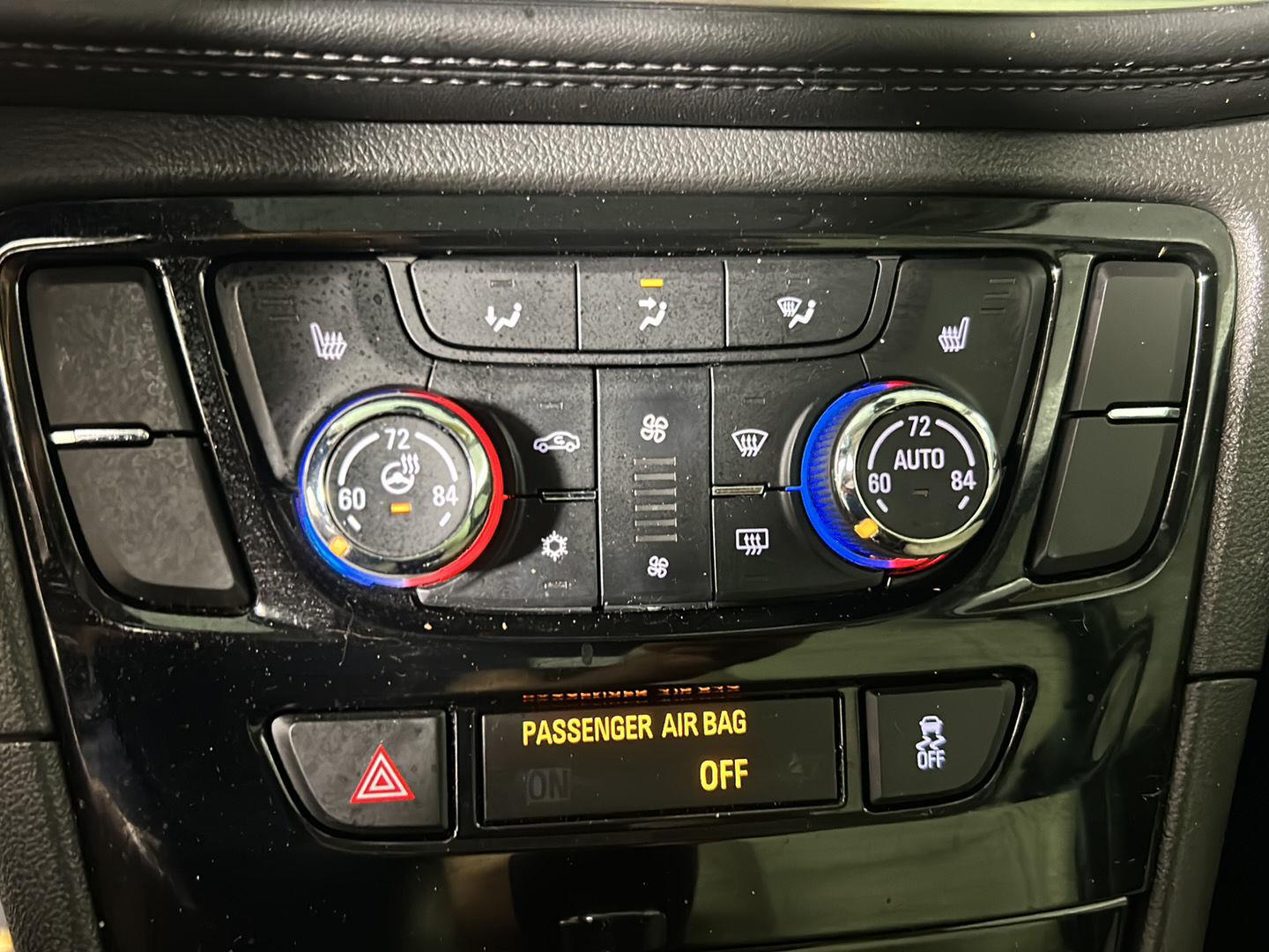 Used 2018 White Frost Tricoat Buick Essence image 20