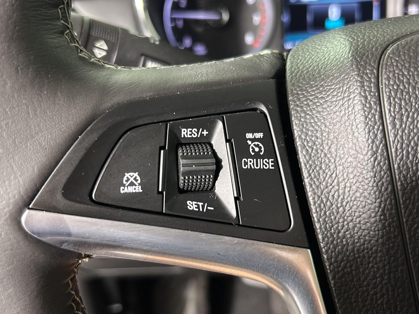 Used 2018 White Frost Tricoat Buick Essence image 21