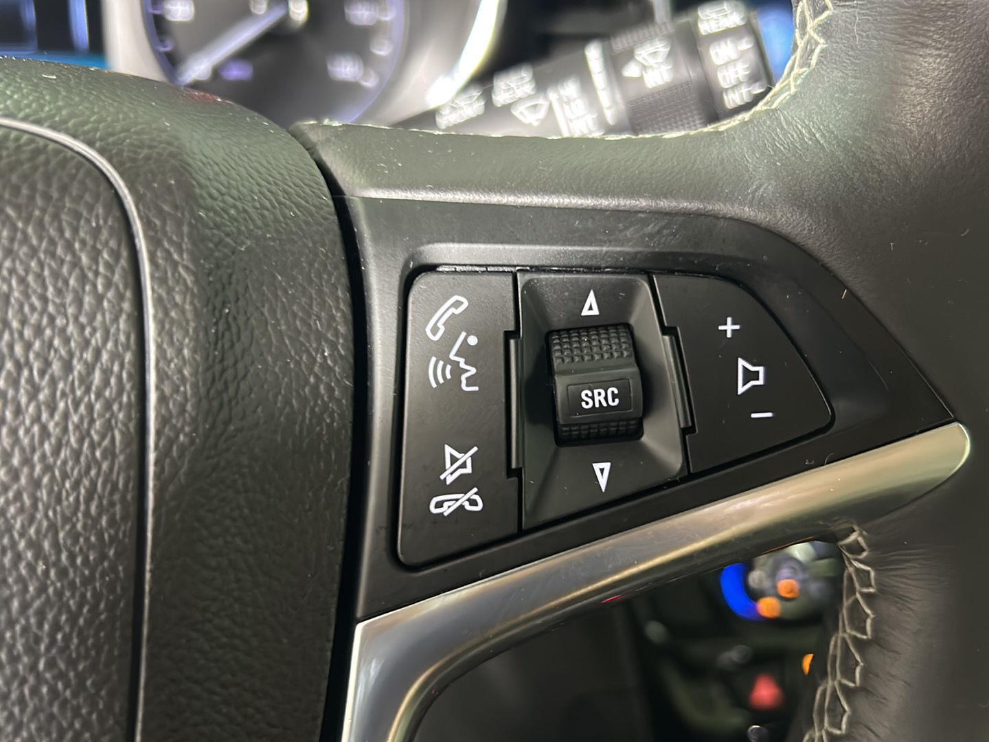 Used 2018 White Frost Tricoat Buick Essence image 22