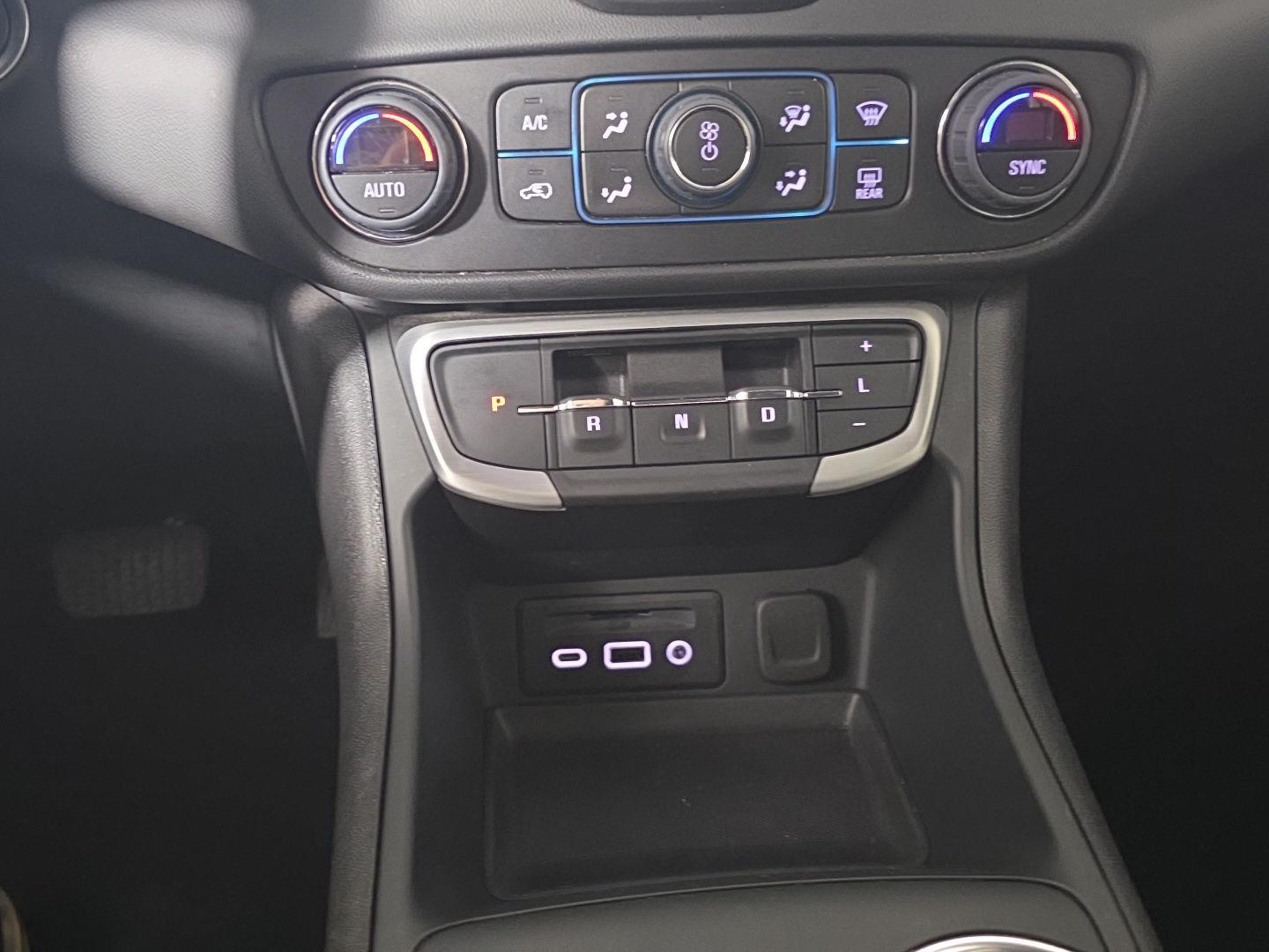 Used 2024 Downpour Metallic GMC SLT image 15