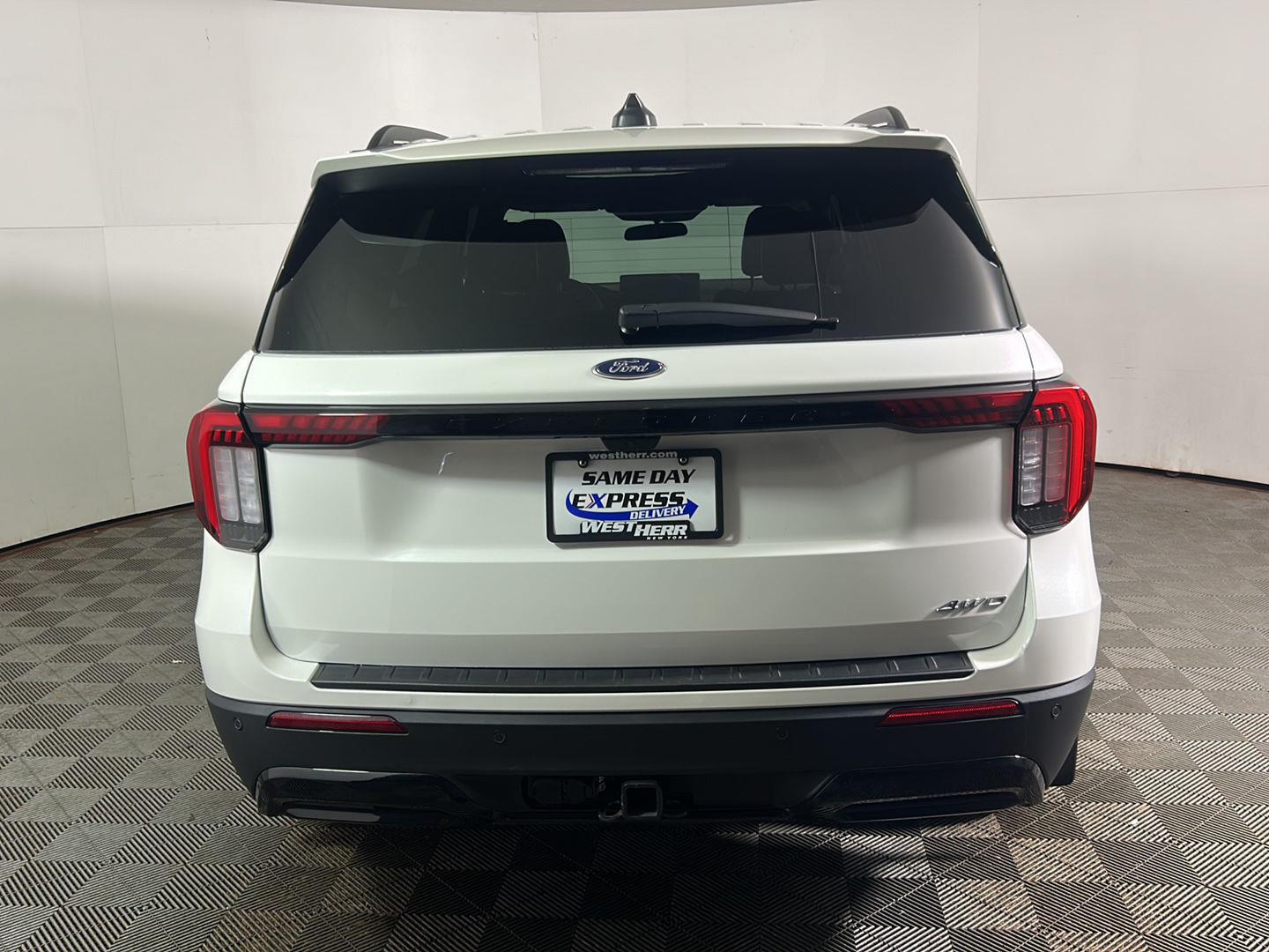 Used 2025 Star White Metallic Tri-Coat Ford ST-Line image 7
