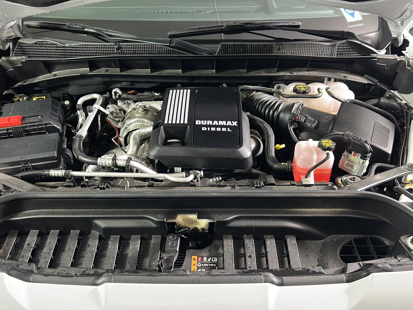 Used 2025 Summit White GMC Elevation image 12