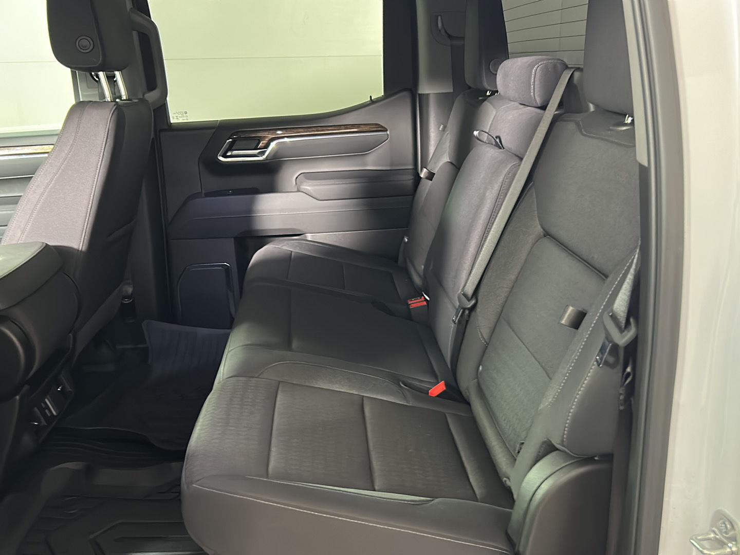 Used 2025 Summit White GMC Elevation image 15