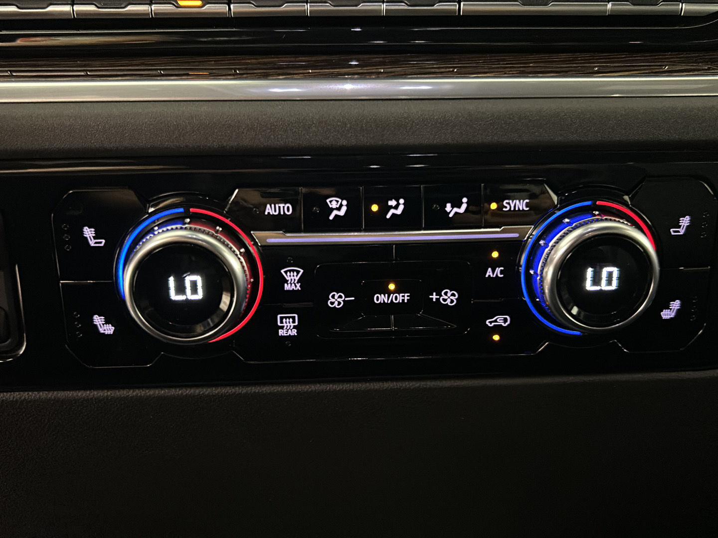 Used 2025 Summit White GMC Elevation image 19