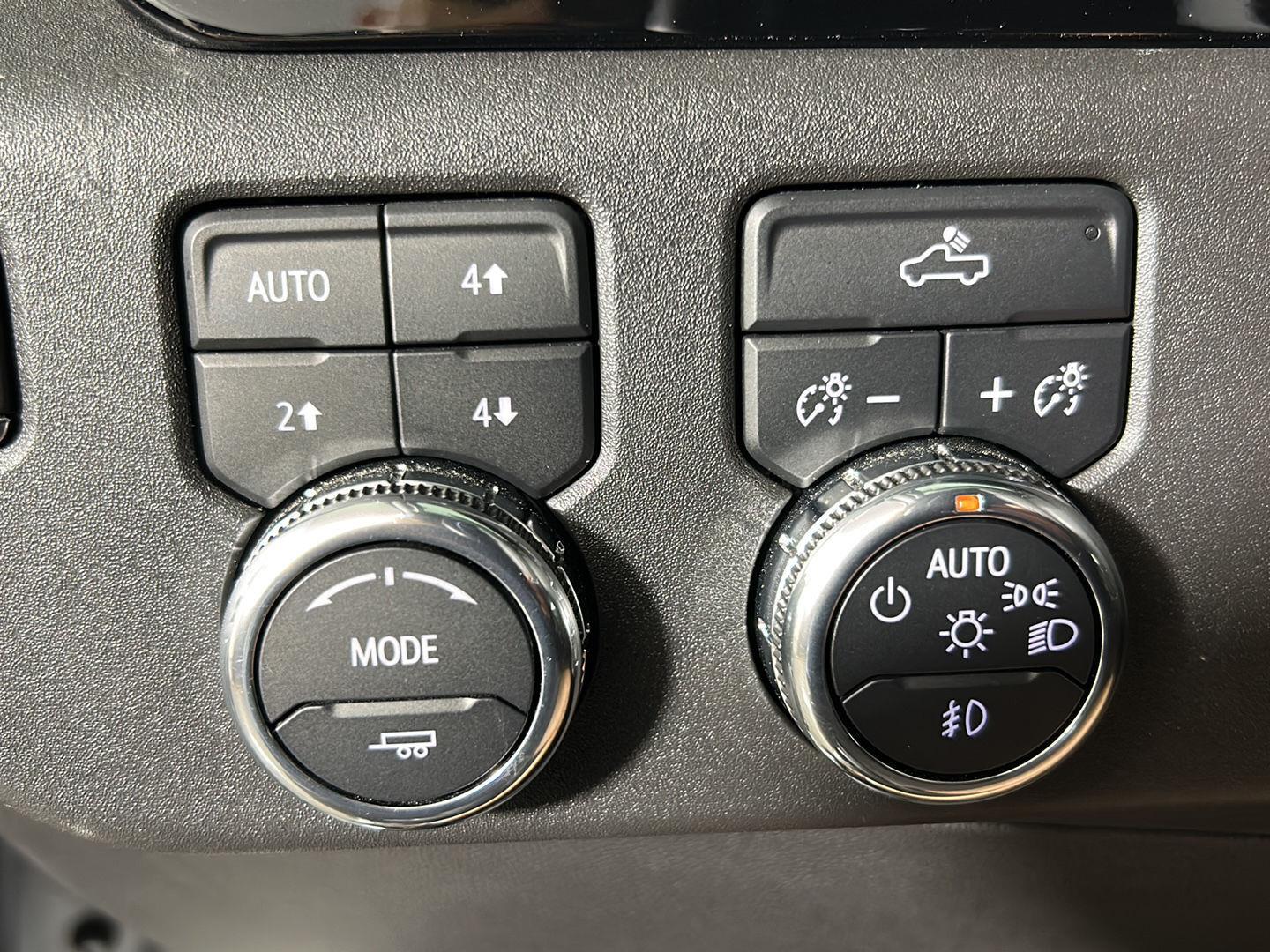 Used 2025 Summit White GMC Elevation image 20