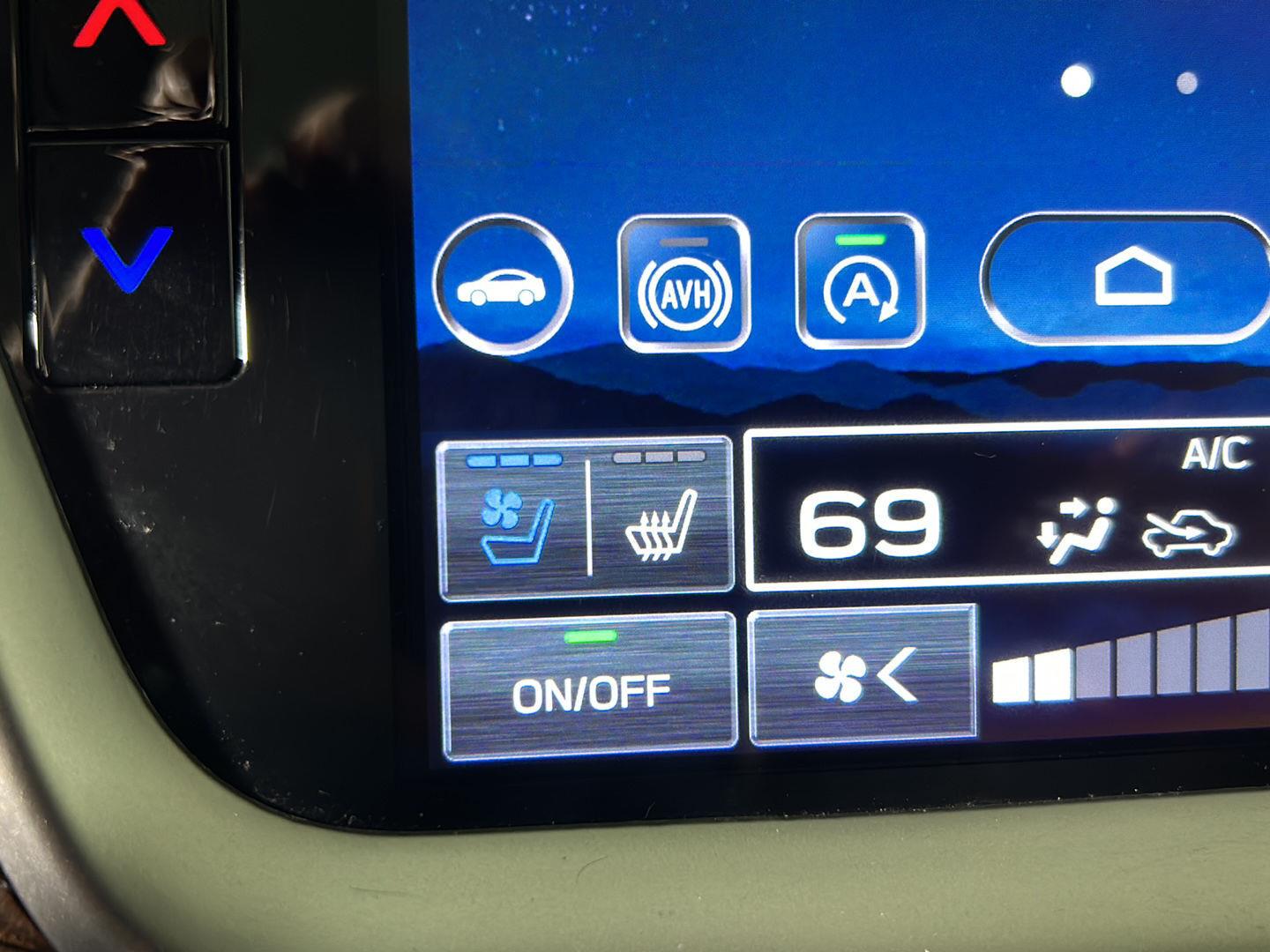 Used 2022 Crystal White Pearl Subaru Touring image 27