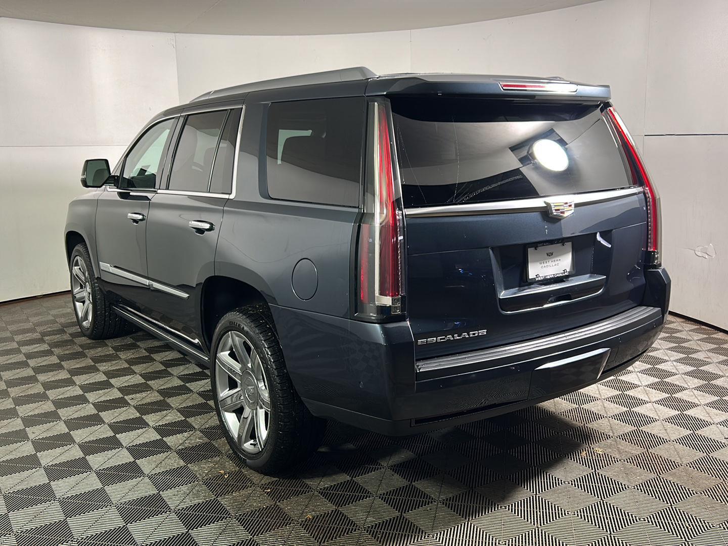 Used 2020 Shadow Metallic Cadillac Premium Luxury image 12