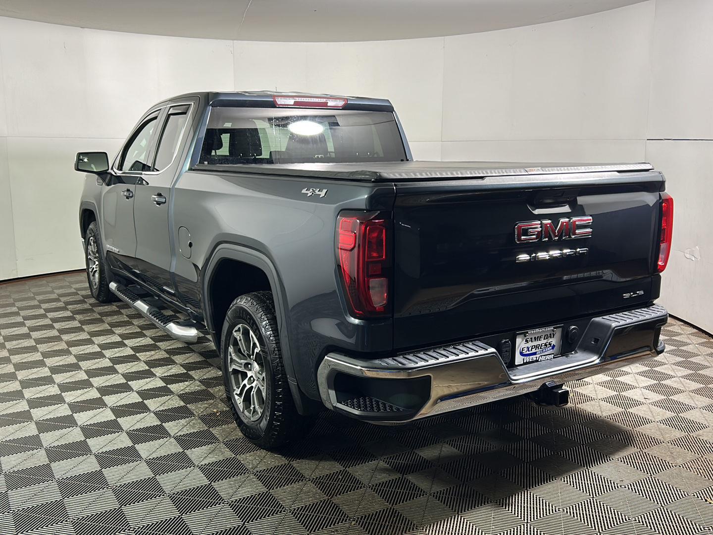 Used 2019 Dark Sky Metallic GMC SLE image 9
