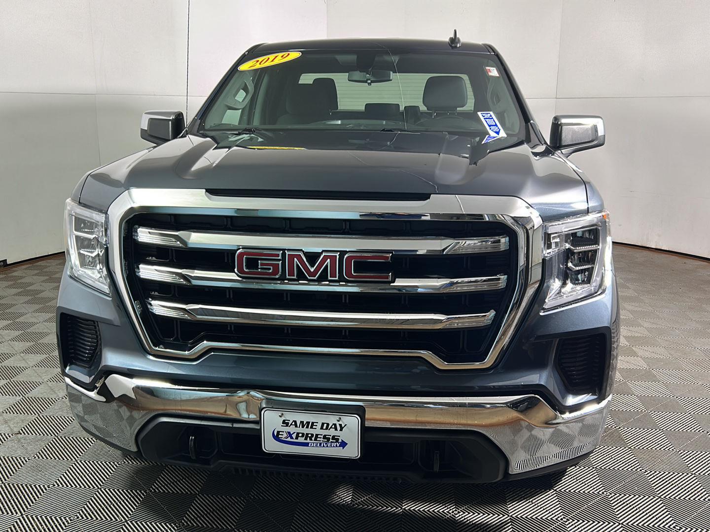 Used 2019 Dark Sky Metallic GMC SLE image 11