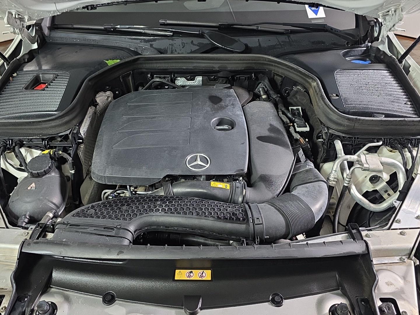 Used 2022 Polar White Mercedes-Benz GLC 300 image 6