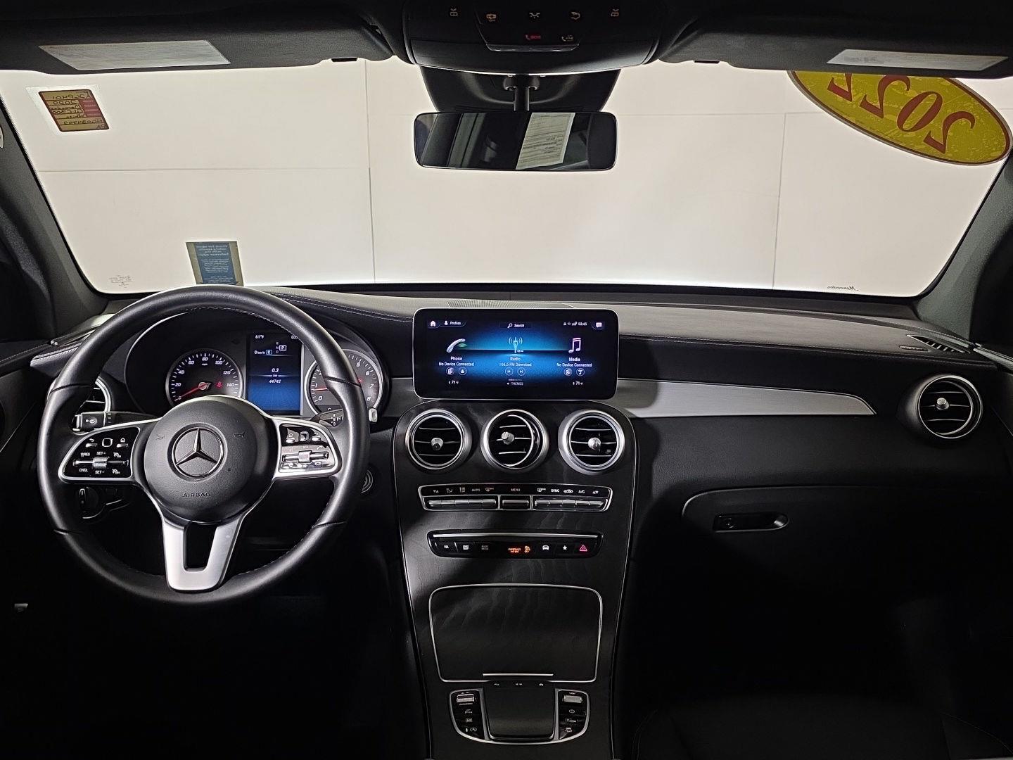 Used 2022 Polar White Mercedes-Benz GLC 300 image 31