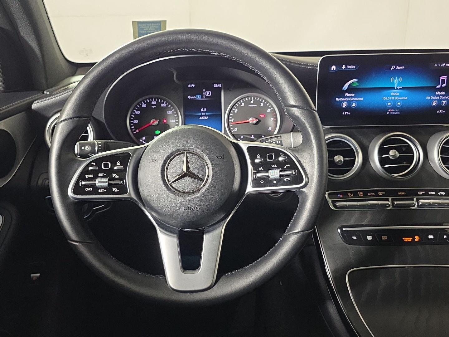 Used 2022 Polar White Mercedes-Benz GLC 300 image 32