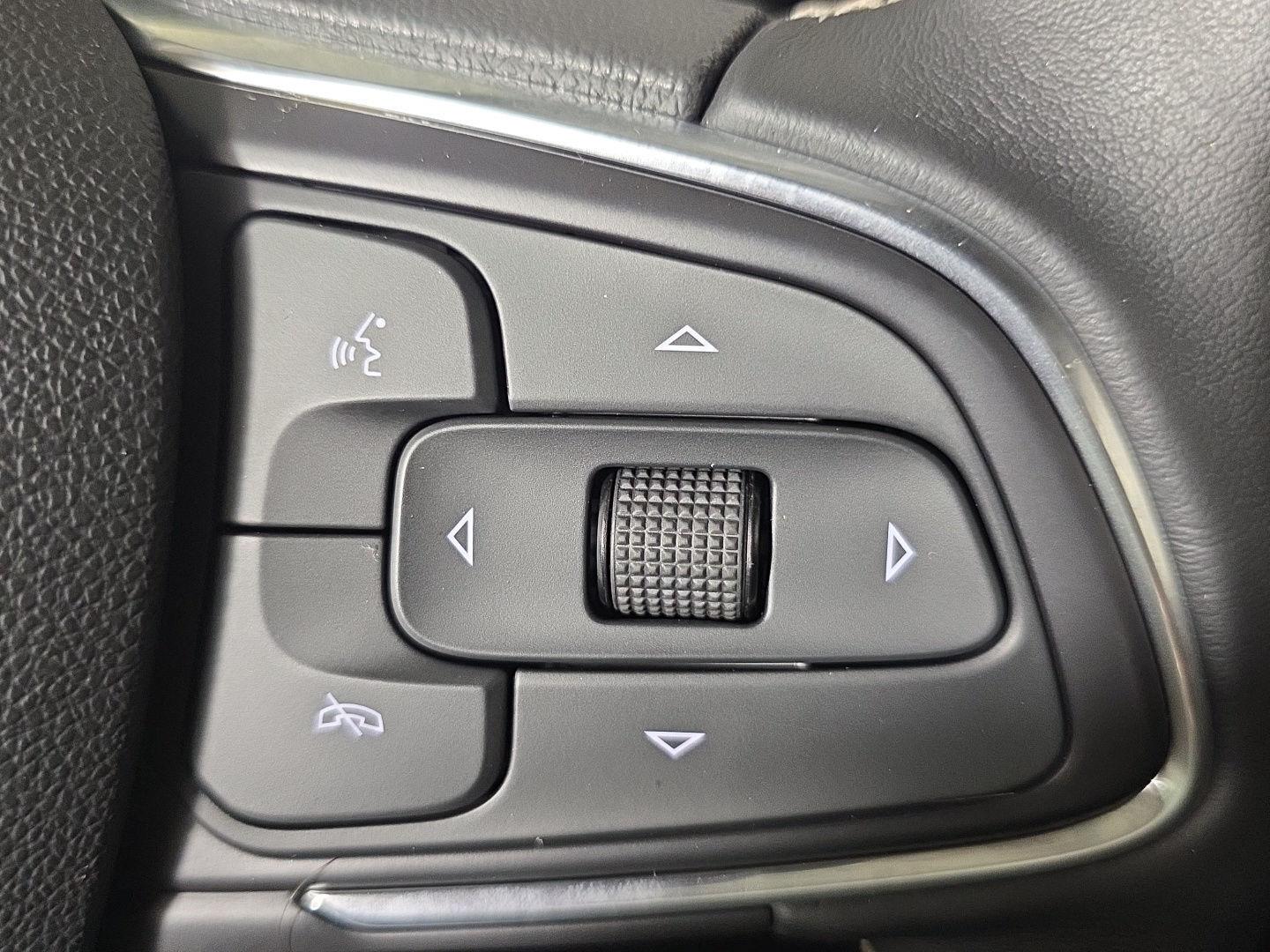 Used 2023 Sapphire Metallic Buick Select image 18