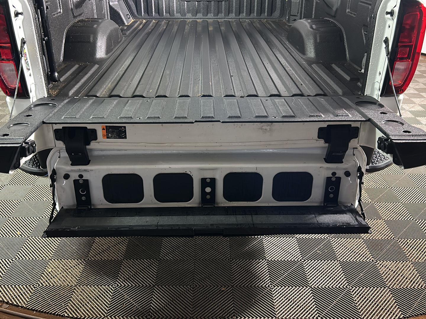 Used 2022 Summit White GMC SLE image 7