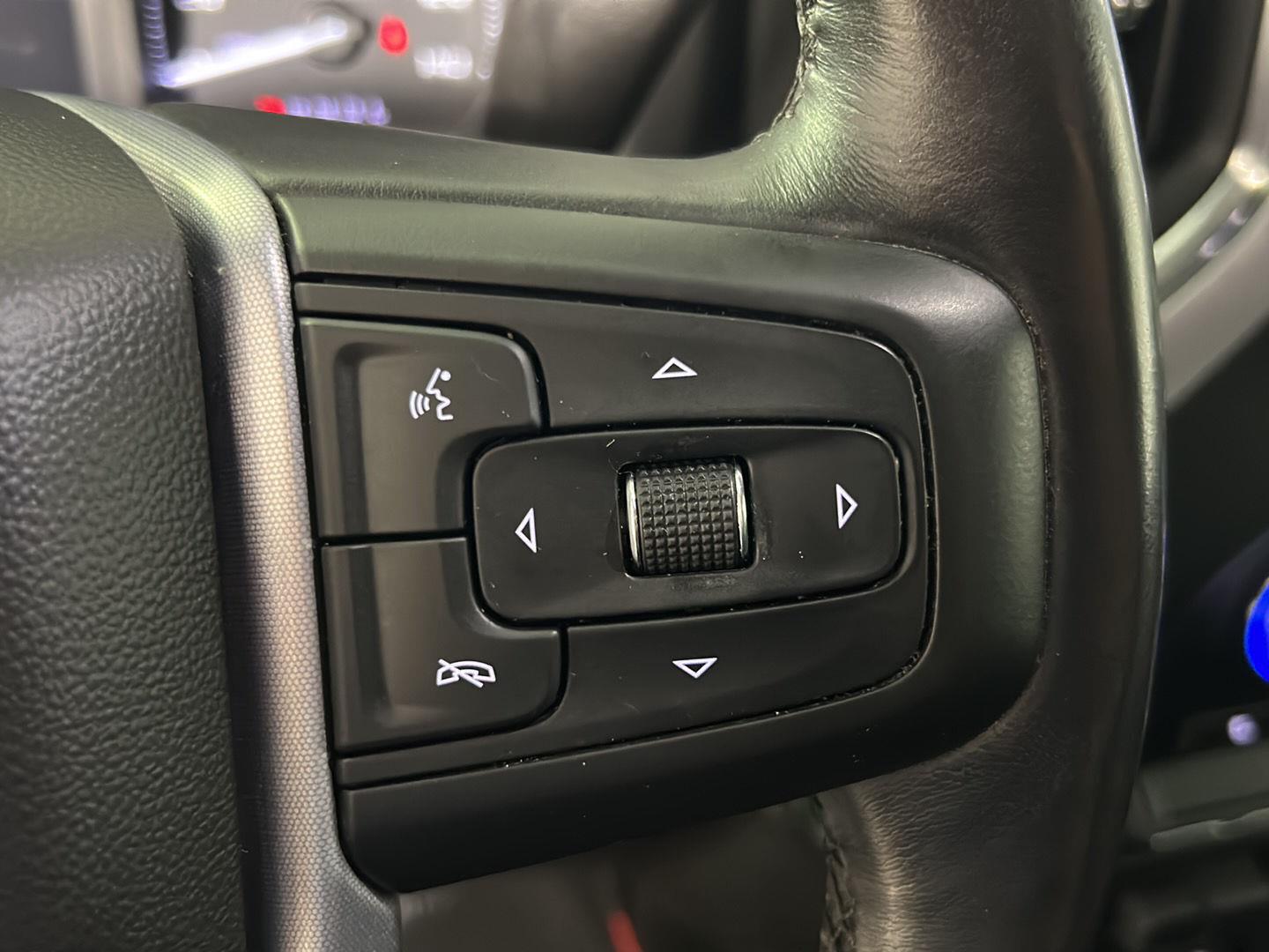 Used 2022 Summit White GMC SLE image 22