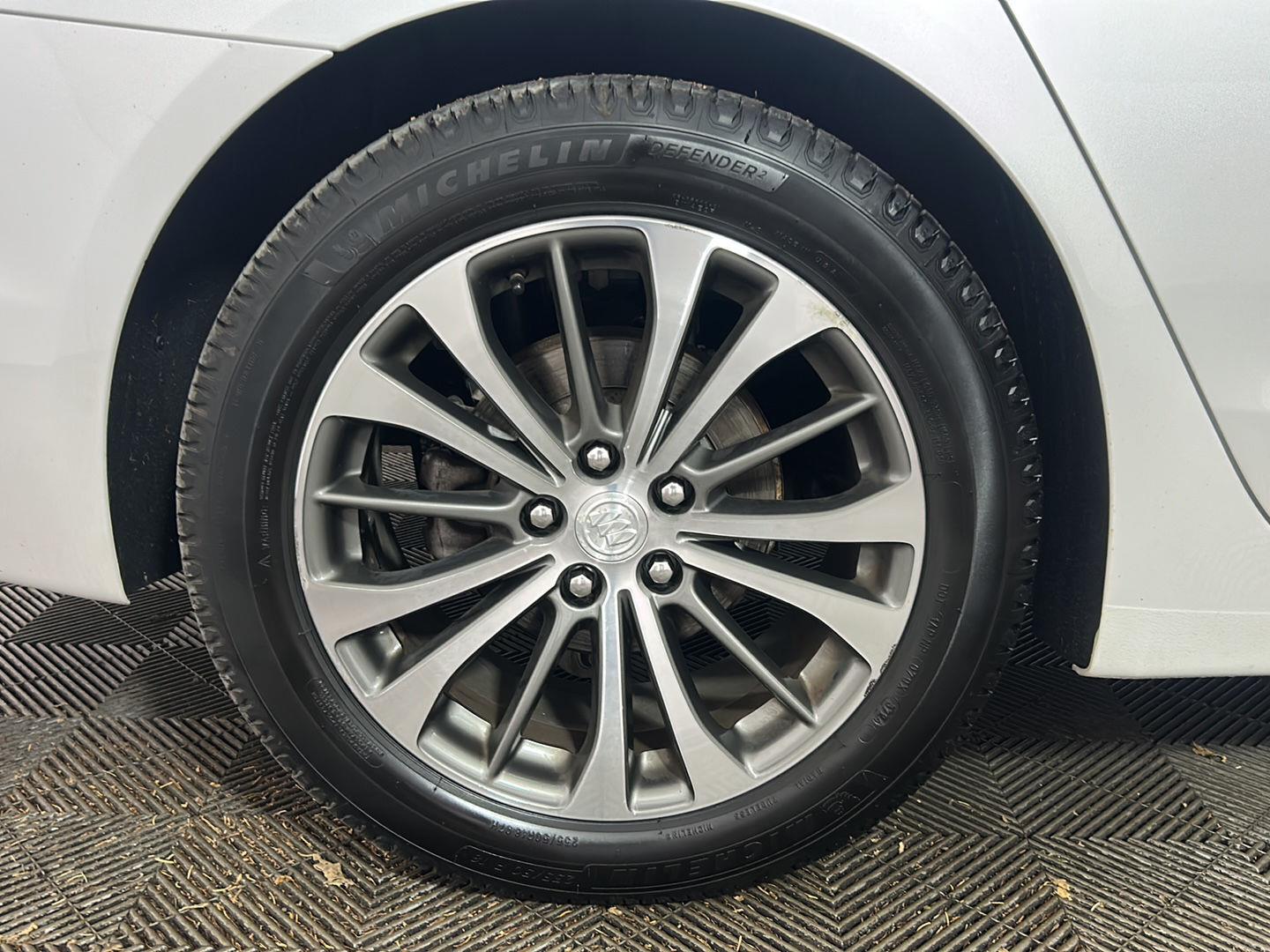 Used 2017 White Frost Tricoat Buick Essence image 2