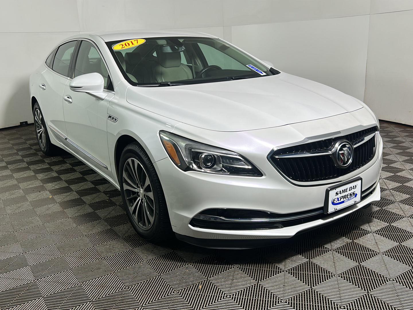 Used 2017 White Frost Tricoat Buick Essence image 4