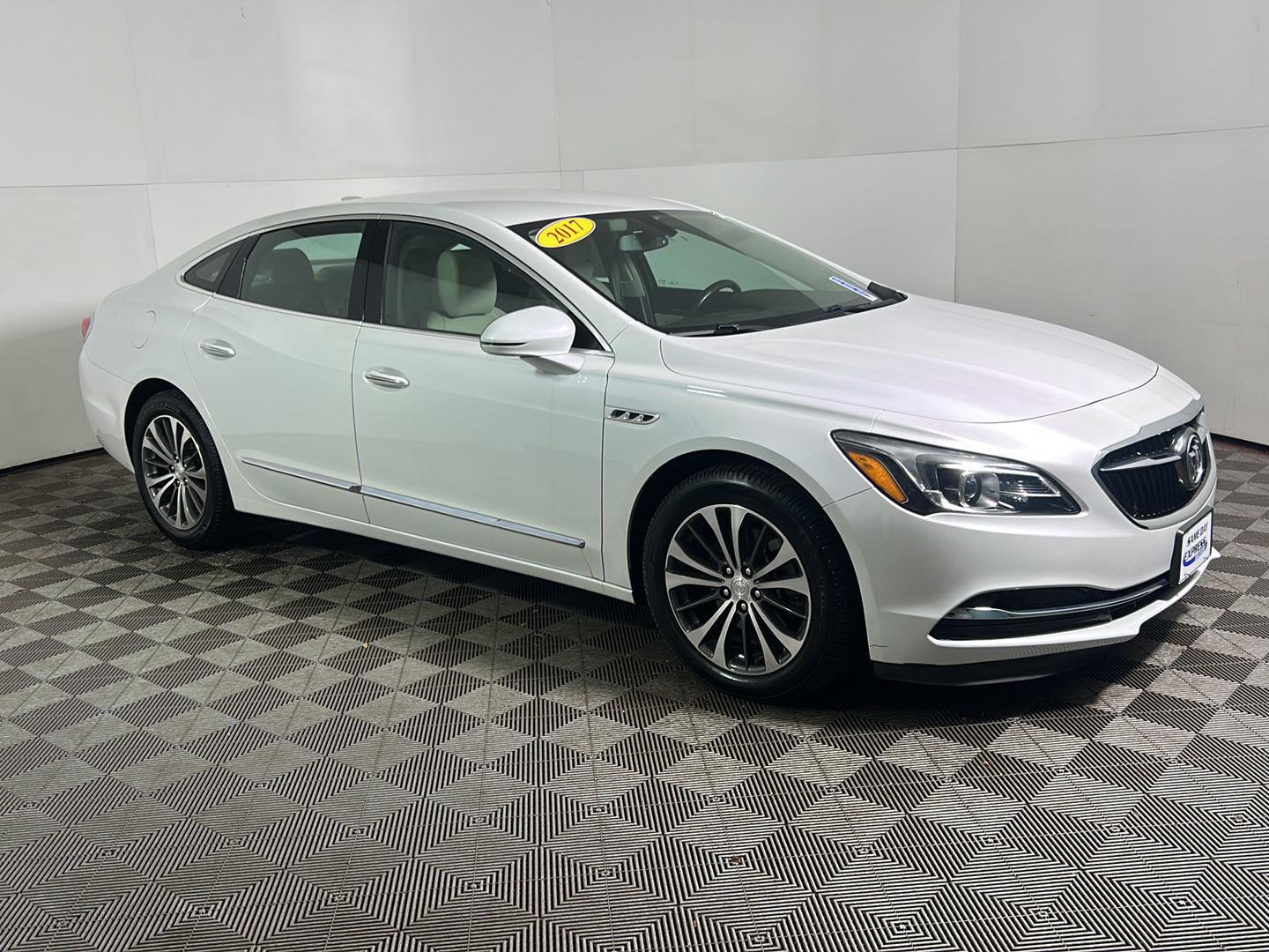 Used 2017 White Frost Tricoat Buick Essence image 5