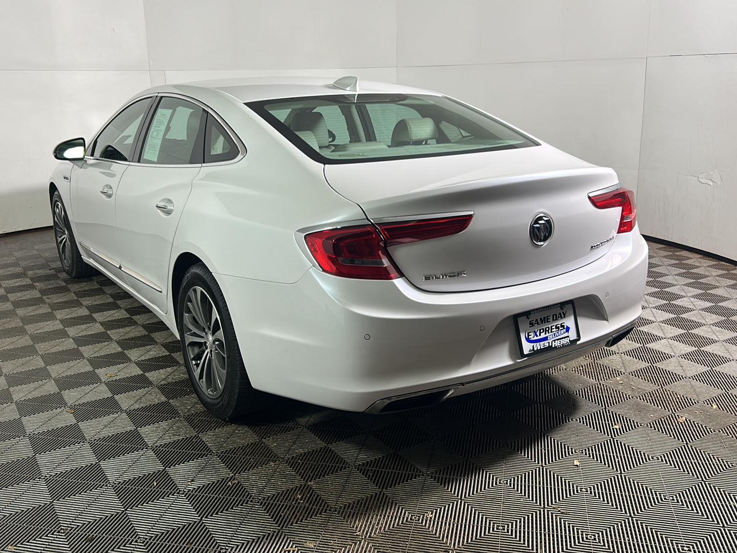 Used 2017 White Frost Tricoat Buick Essence image 8