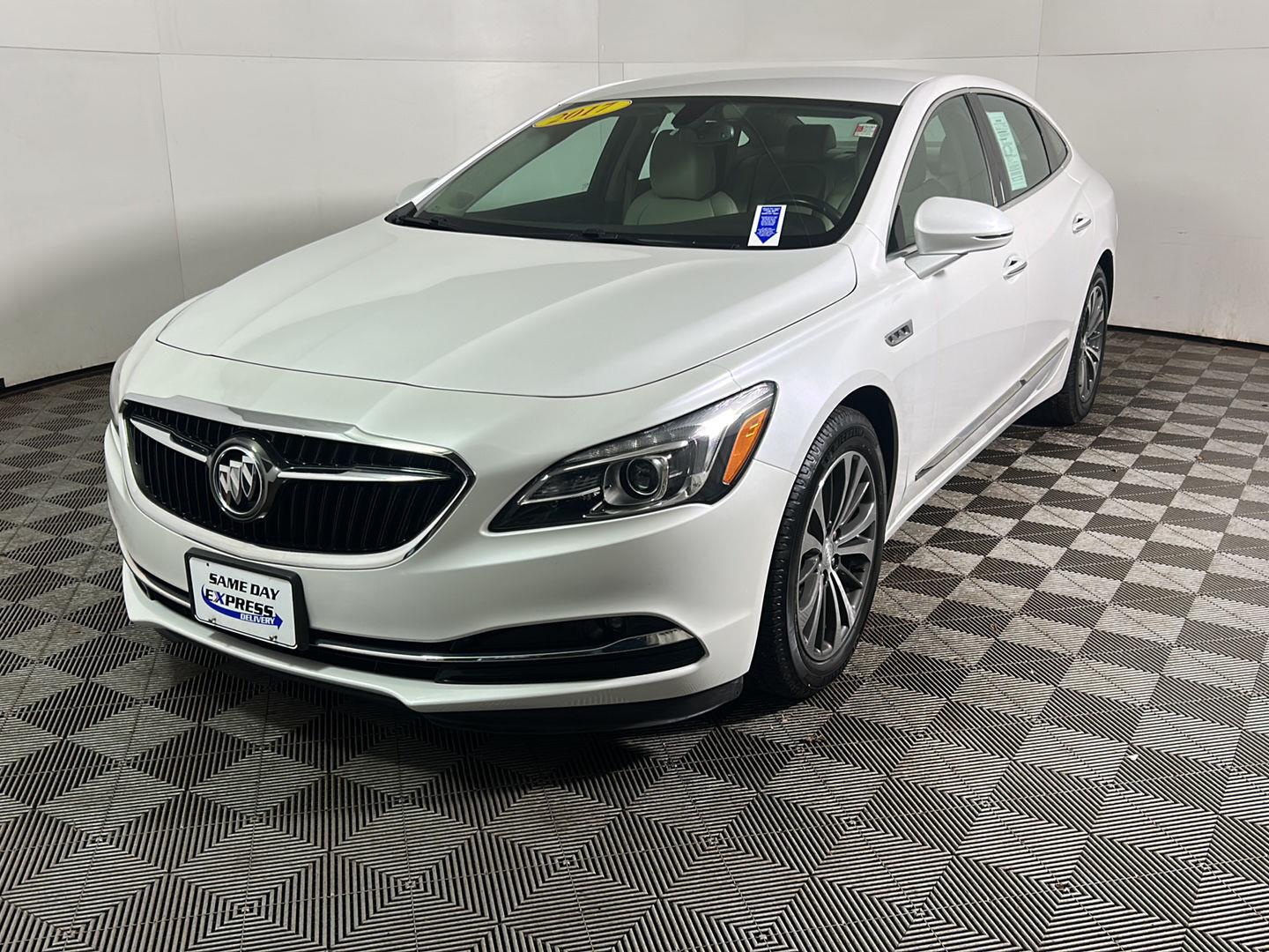 Used 2017 White Frost Tricoat Buick Essence image 9
