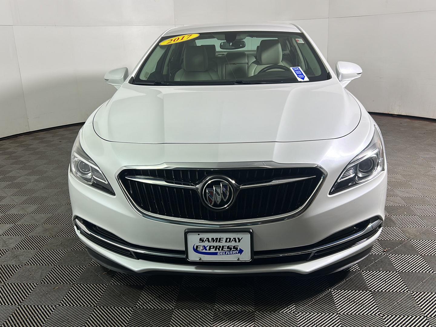 Used 2017 White Frost Tricoat Buick Essence image 10
