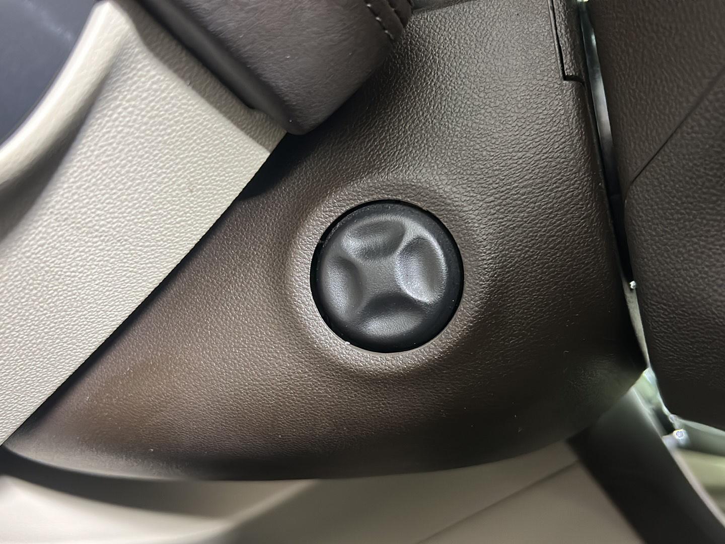 Used 2017 White Frost Tricoat Buick Essence image 20