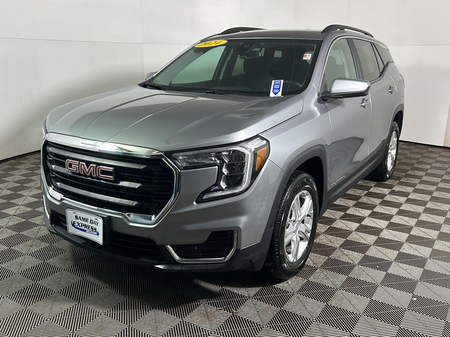 Used 2024 Sterling Metallic GMC SLE image 10