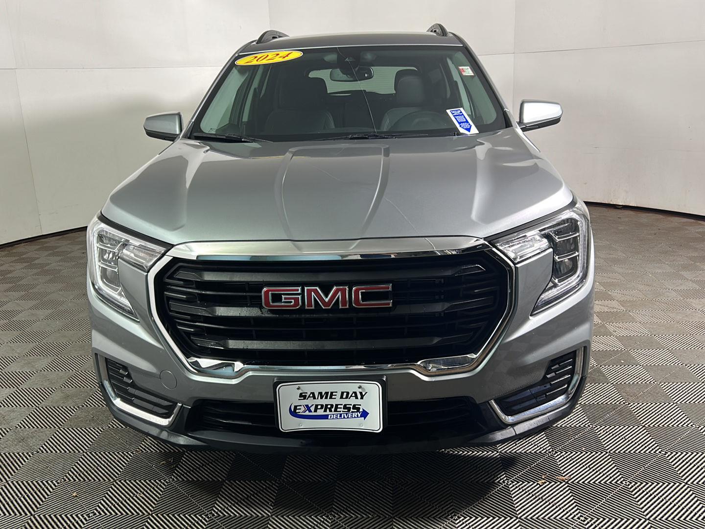 Used 2024 Sterling Metallic GMC SLE image 11