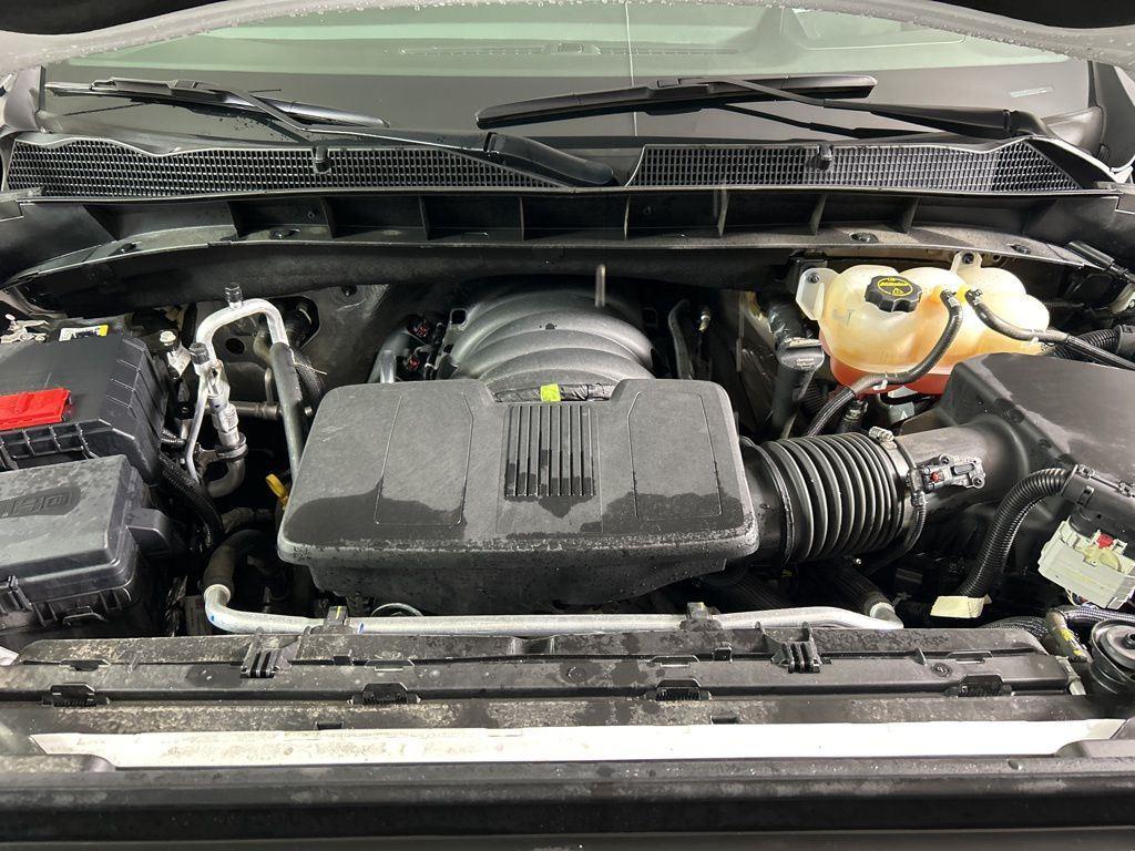 Used 2025 Summit White GMC AT4 image 16