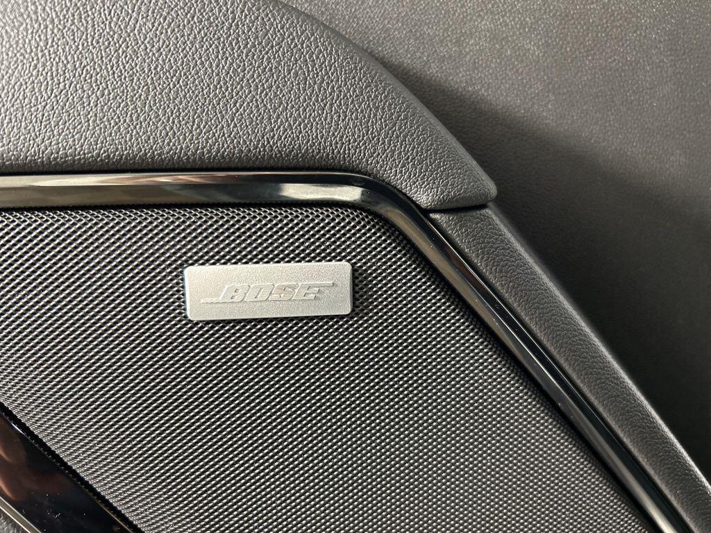 Used 2025 Summit White GMC AT4 image 25