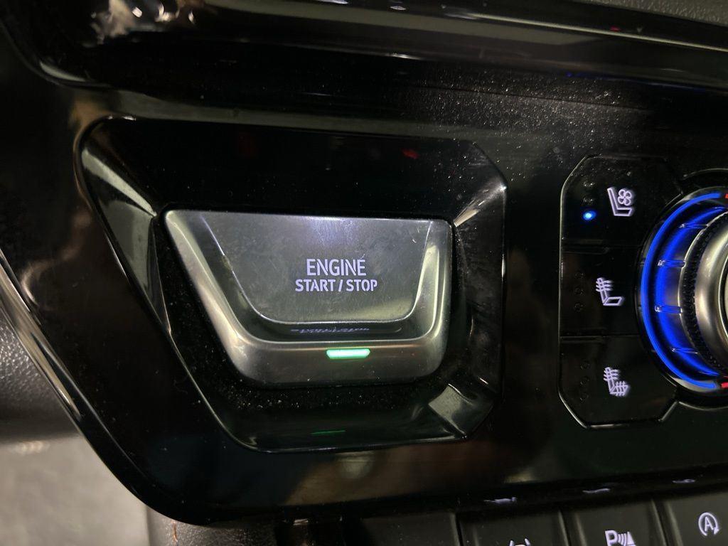 Used 2025 Summit White GMC AT4 image 32