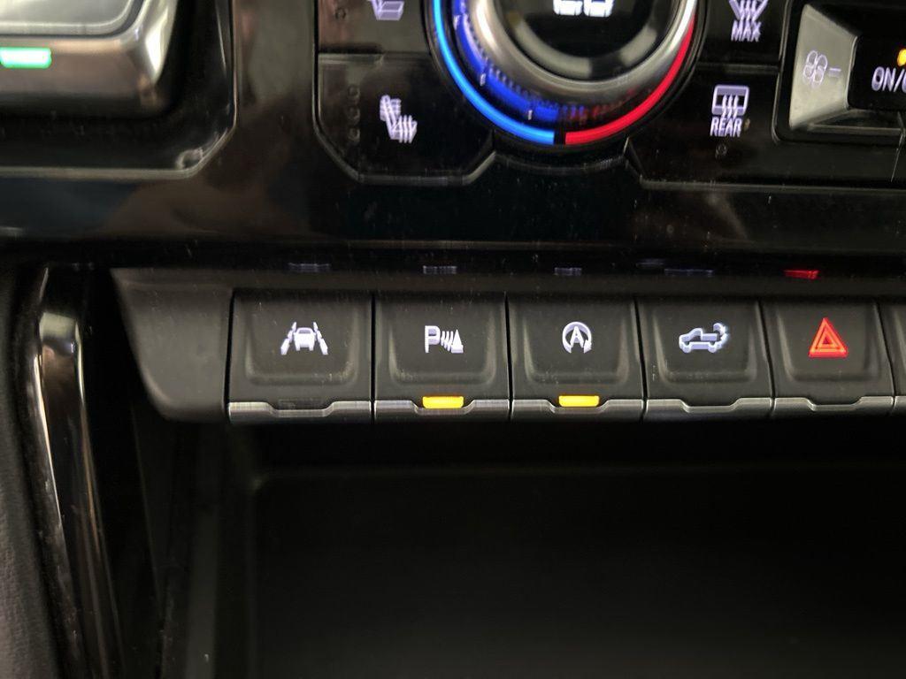 Used 2025 Summit White GMC AT4 image 35