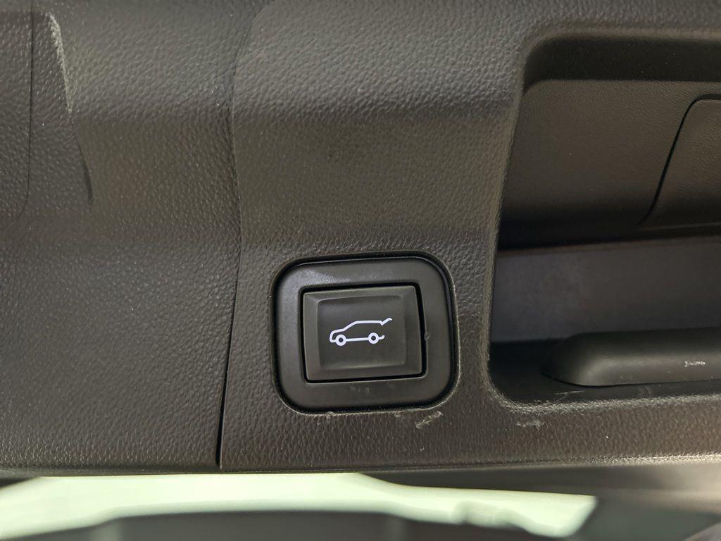 Used 2023 Ebony Twilight Metallic GMC SLE image 9