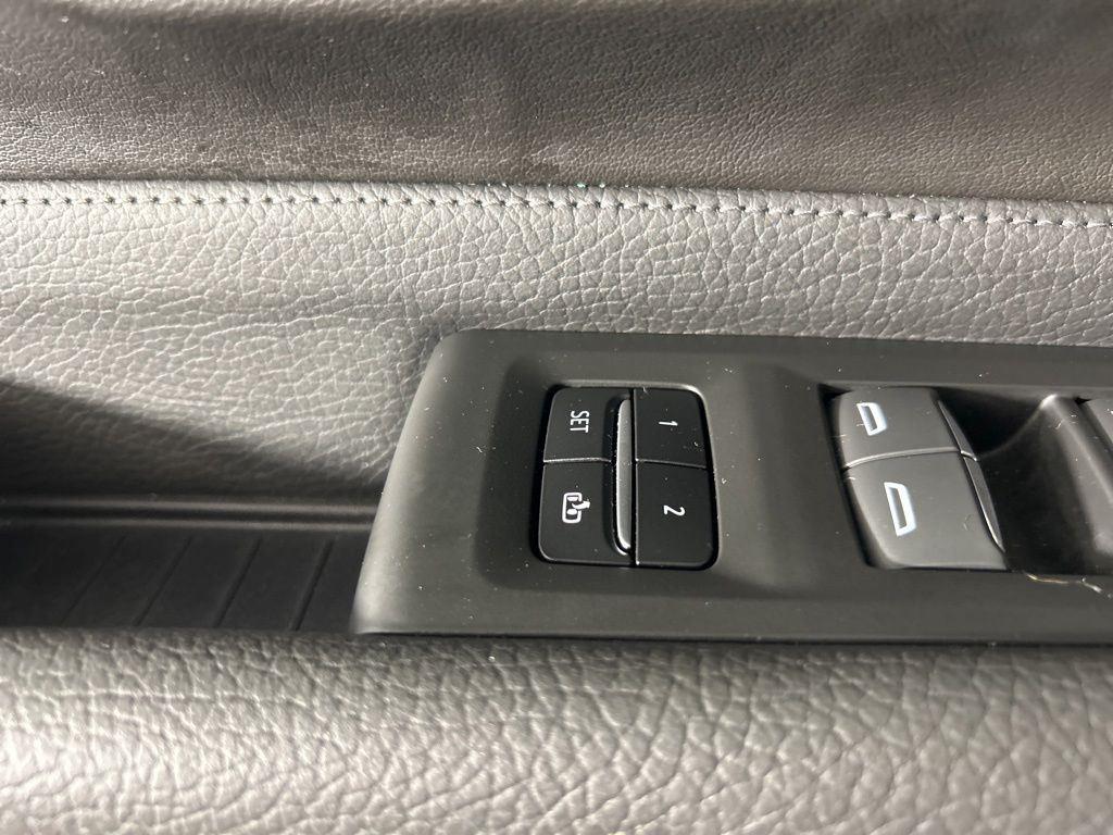 Used 2021 Onyx Black GMC Denali image 16