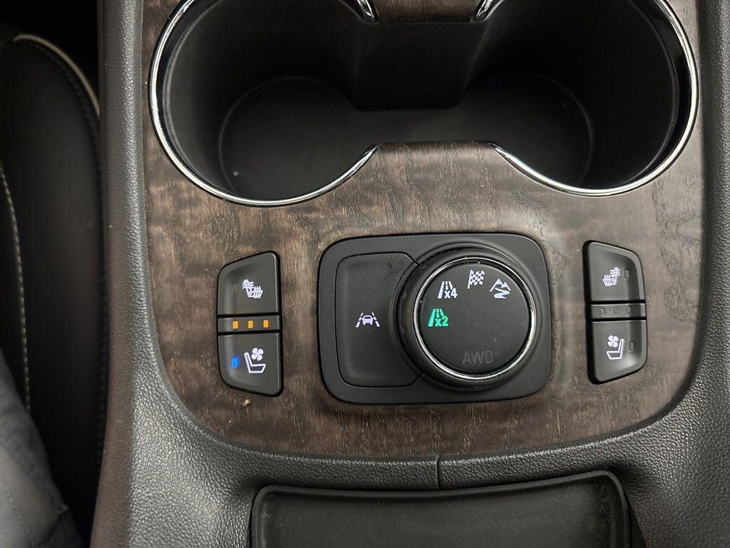 Used 2023 Hunter Green GMC Denali image 15