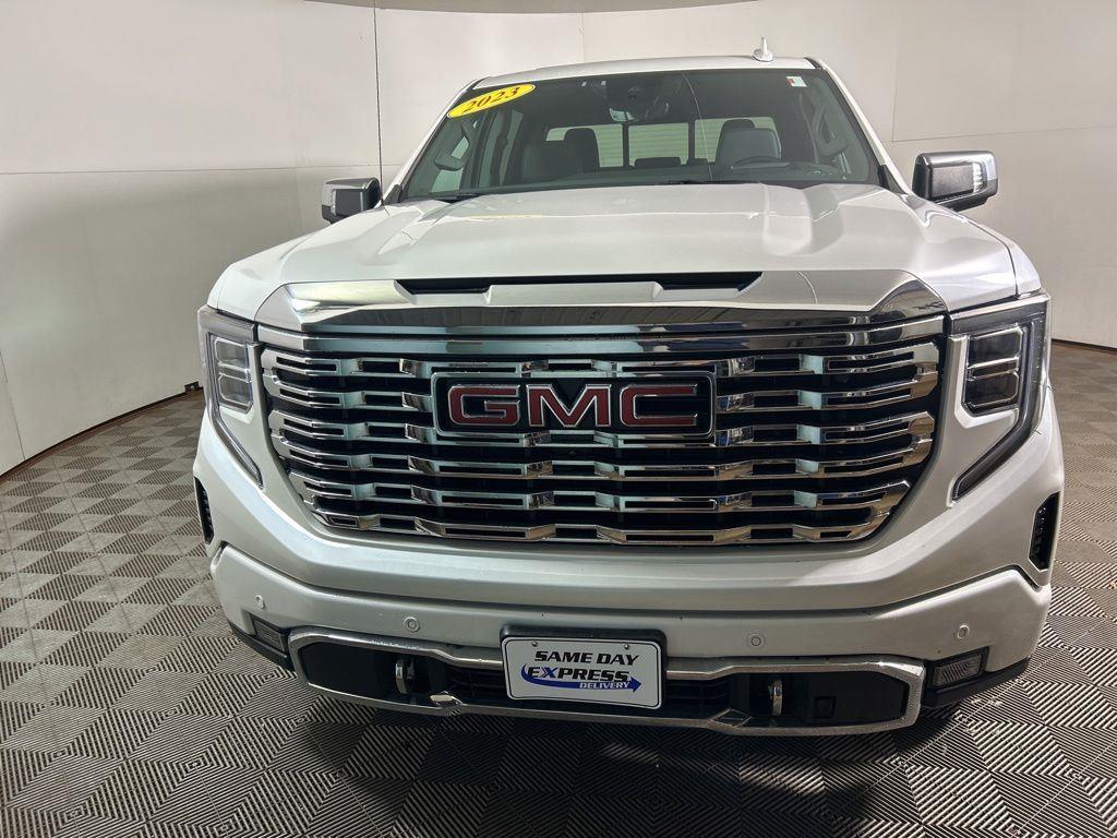 Used 2023 White Frost GMC Denali image 17