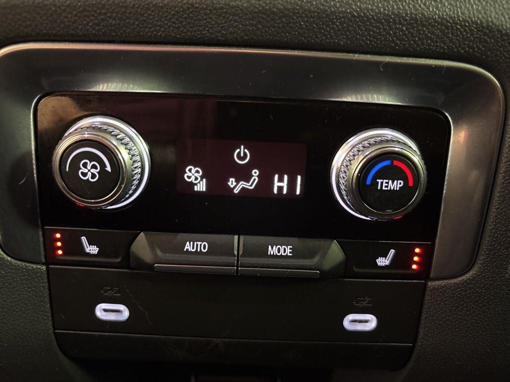 Used 2021 White Frost GMC Denali image 17