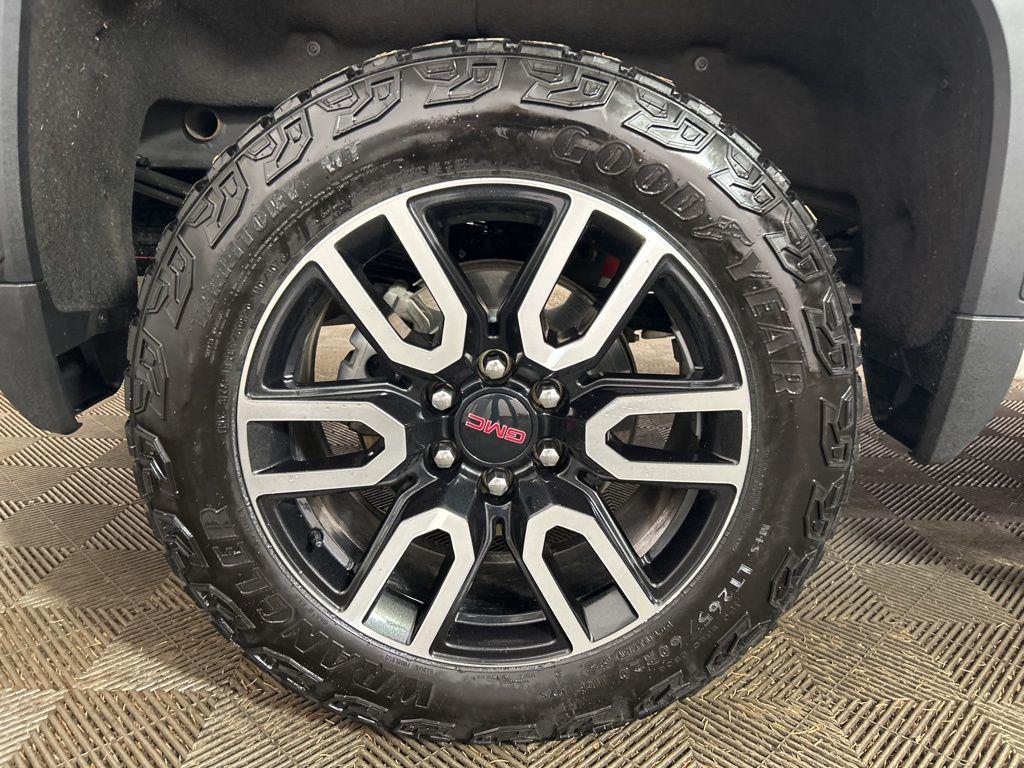 Used 2025 Summit White GMC AT4 image 3